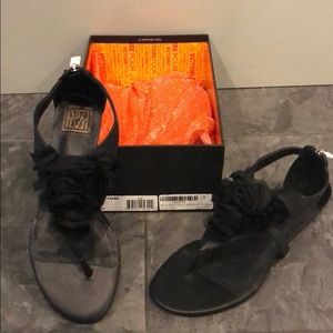 Pour La Victore Sandal